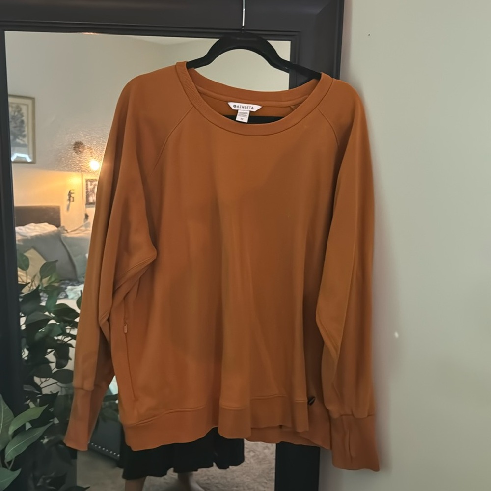 Athleta crew neck sweatshirt